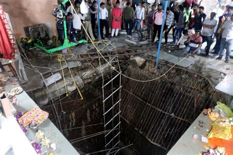 Covering over well at Indian temple collapses, killing 35